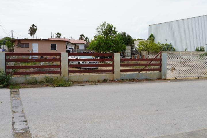 Full Ownership Land with Dwelling for Sale in Savaneta